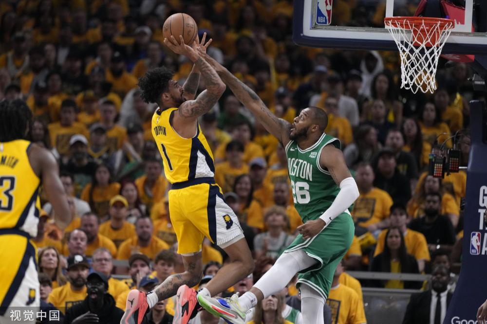 日本队后卫 日本队后卫