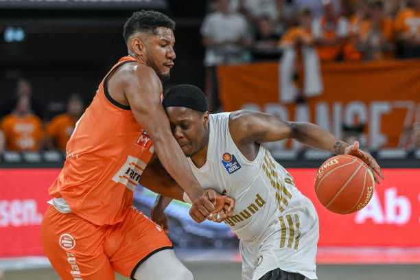 现出非凡的 现出非凡的